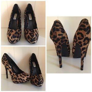 Leopard platform pumps