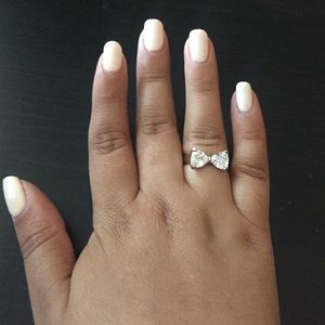 Put a bow on it! Bow shaped ring 🎀