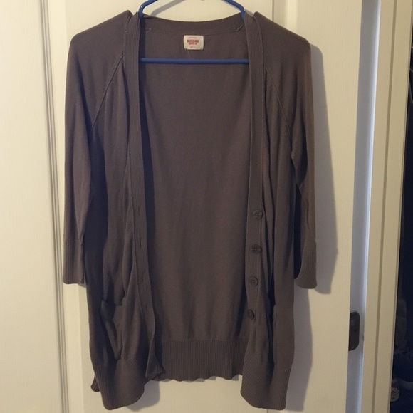 Tan 3 quarter sleeves sweater