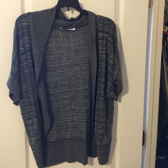 Grey short sleeve sweater