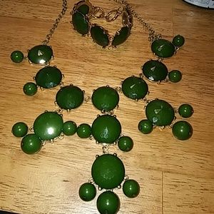 Emerald green necklace with matching bracelet....