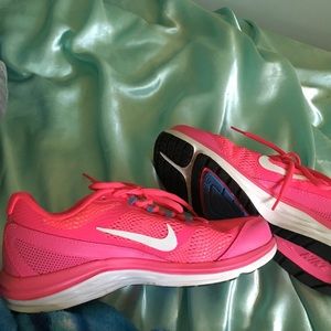 NIKE pink and light blue like new !