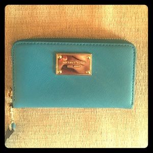 Michael Kors wristlet 🌺SOLD🌺