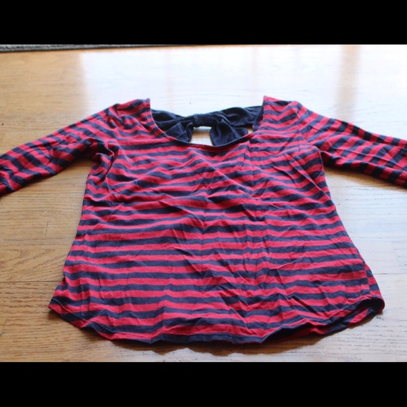 STRIPED NAVY BLUE AND RED TOP!!