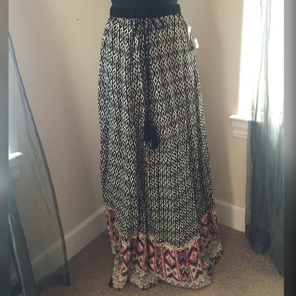 Angie Dresses & Skirts - Printed Maxi skirt!