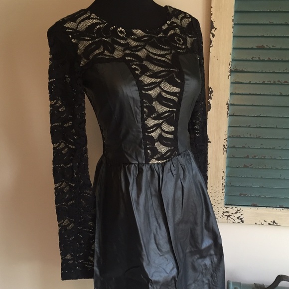 New boutique Sexy fit flare lace/leather look - Picture 2 of 4