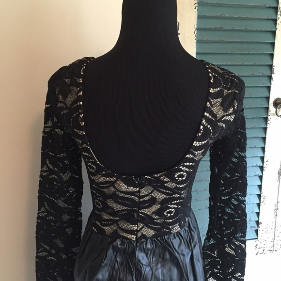 New boutique Sexy fit flare lace/leather look - Picture 3 of 4