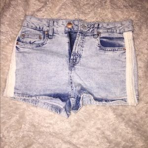 Detailed Light Denim Shorts