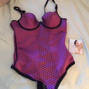 Compression shape wear