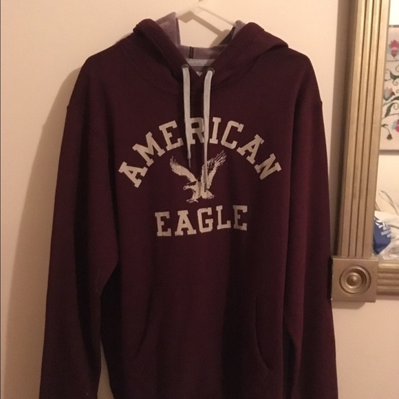 American Eagle maroon hooded sweatshirt