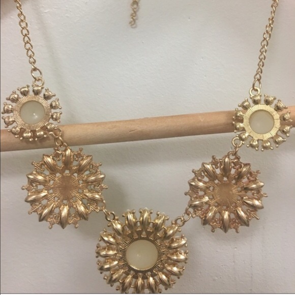 NWT Beautiful Necklace - Picture 4 of 4