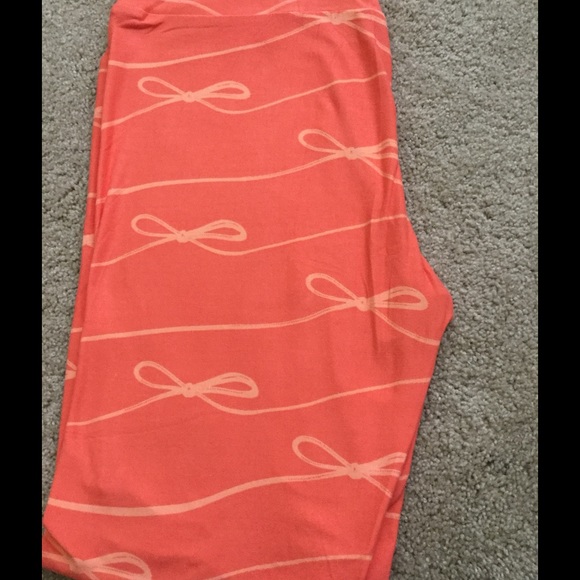 Brand New Cute Bow Tall and Curvy Leggings!!