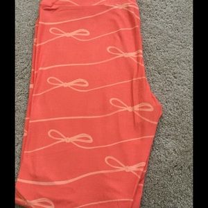 Brand New Cute Bow Tall and Curvy Leggings!!