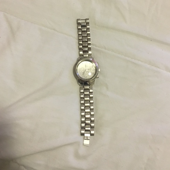Silver color NY &C watch 👍🏻🙌🏻🙌🏻 - Picture 1 of 3