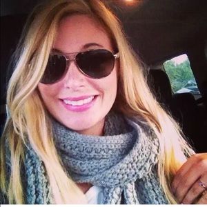 Meet your Posher, Chanel