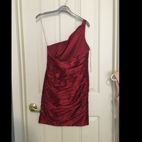 Stunning Red Dress - Picture 4 of 4