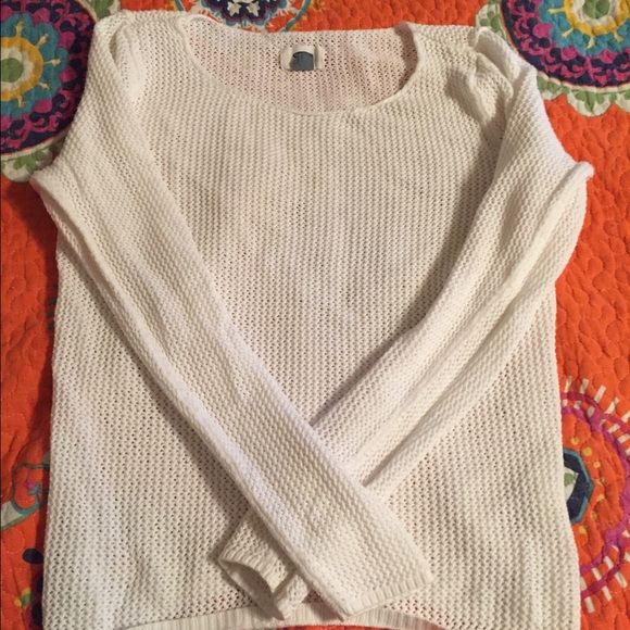 Size medium light knitted sweater