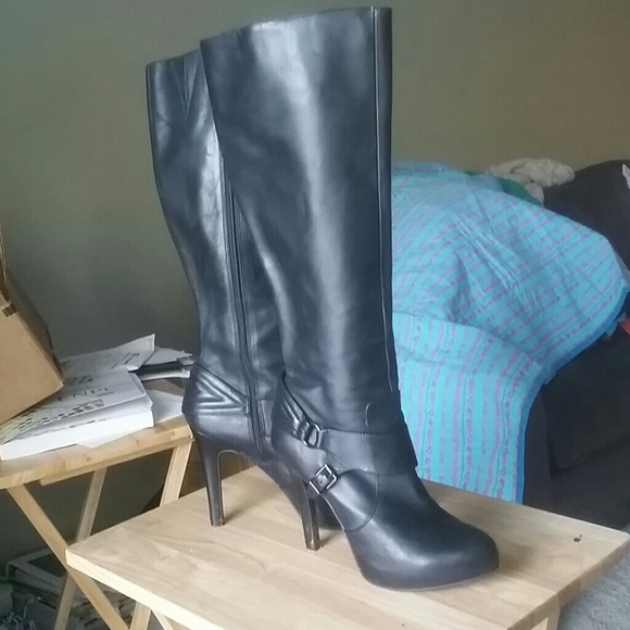 Knee high 4" heel leather like New boots