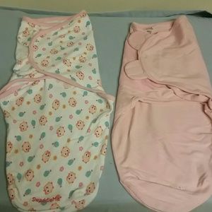 2 swaddle wraps