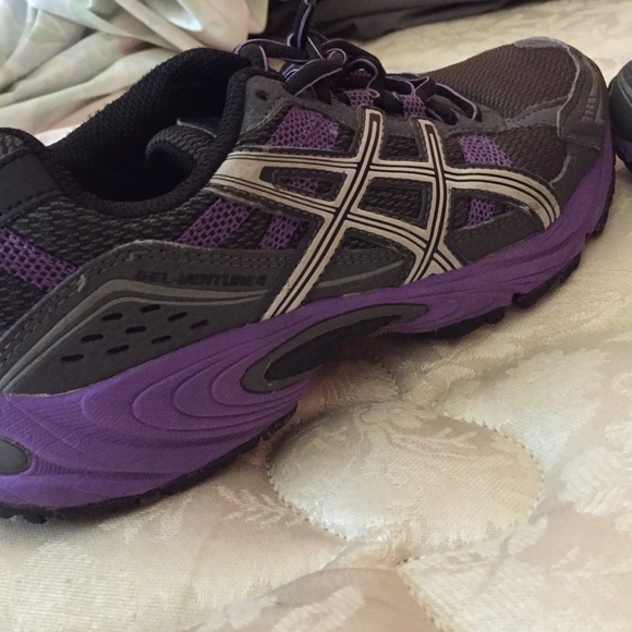 tennis shoes