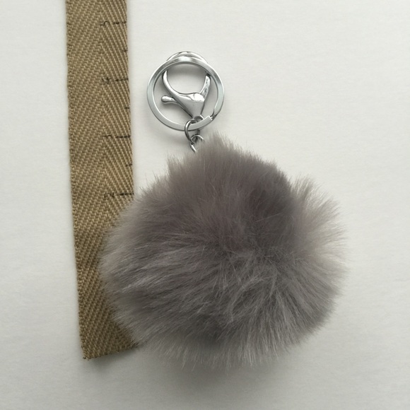 🎉2x HP🎉 New! Pom Pom Key Chains - Picture 3 of 4