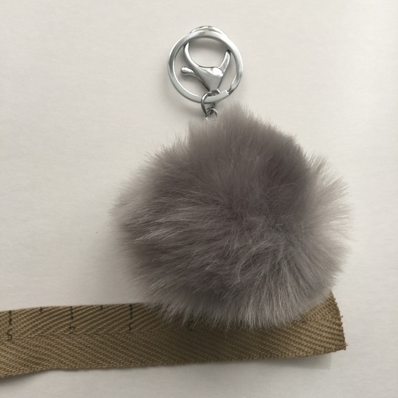 🎉2x HP🎉 New! Pom Pom Key Chains - Picture 4 of 4