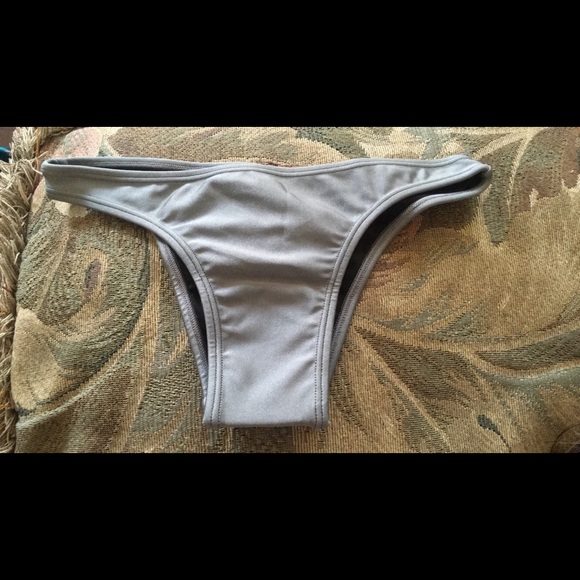 Shipwreck cut small Kauai Bikini Bottoms - Picture 3 of 3