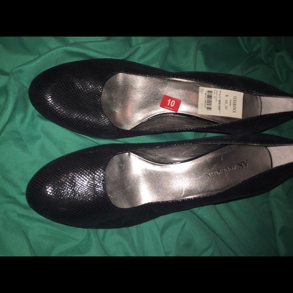 Anne Klein Black Heels - Picture 1 of 3