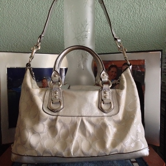 👜💯% Authentic Coach Silver Champagne Dreams - Picture 5 of 8