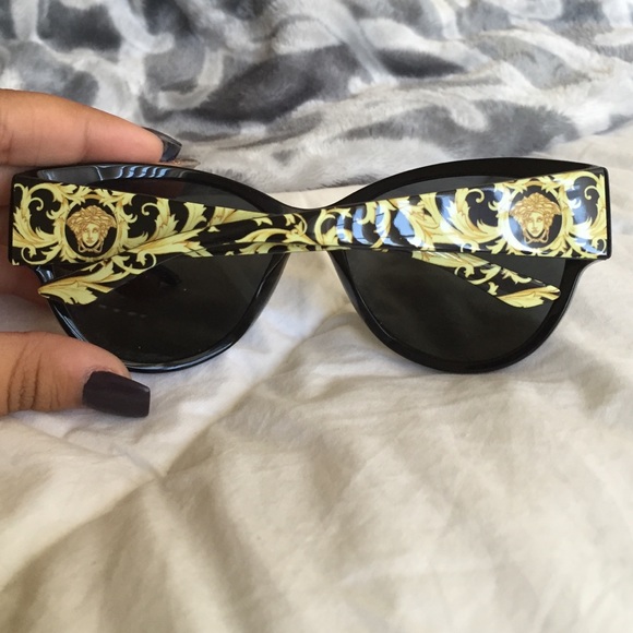 Versace sunglasses - Picture 2 of 2