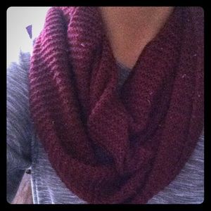 Maroon knit scarf