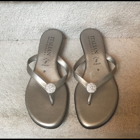 Lovely Silver sandals with rhinestones