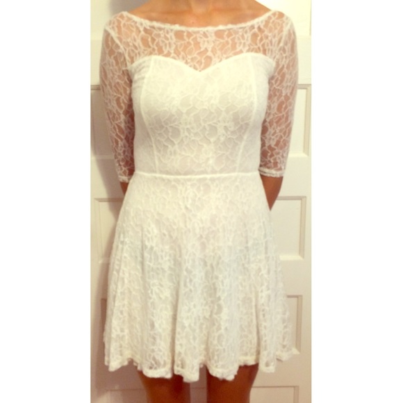 White lace dress 🌬🌨 - Picture 1 of 2