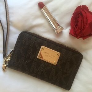 SALE Michael Kors Jet Set Wristlet/Tech Wallet