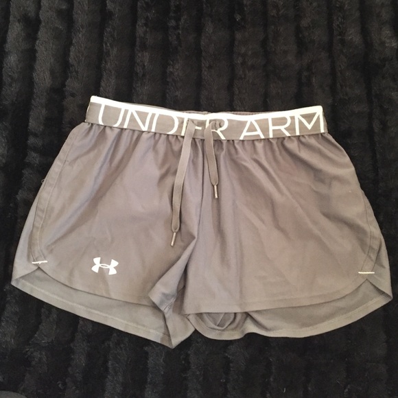 TRADING: Gray under armour shorts