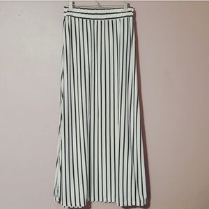 Charlotterusse Maxi skirt