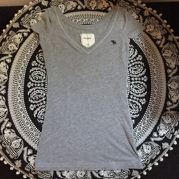 Abercrombie Short Sleeve V-Necks - Picture 3 of 4