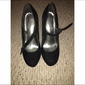 Black Suede Platform Pumps!