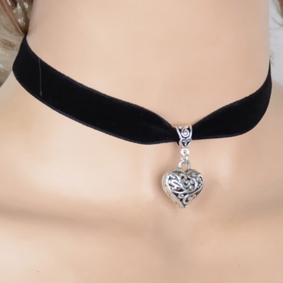 Boutique Jewelry - ✨NWT VELVET CHOKER✨