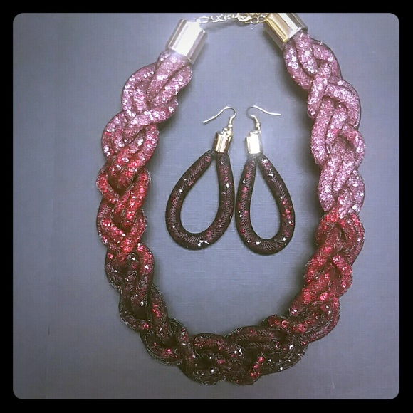 Glamorous statement necklace