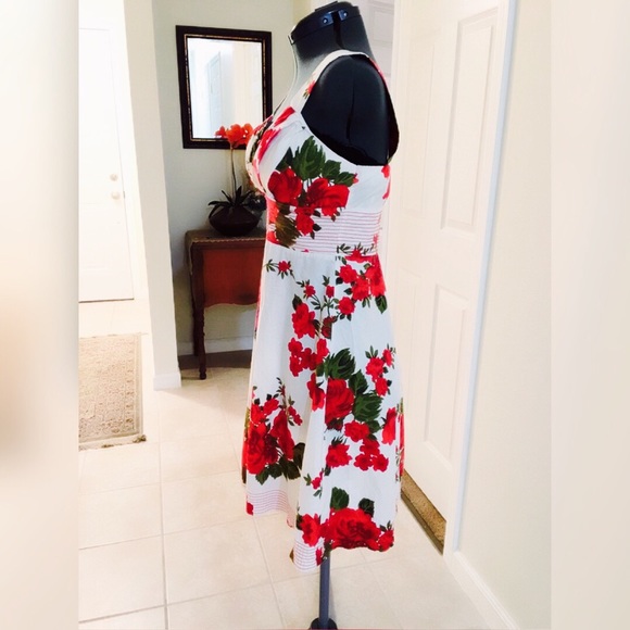 Retro inspired floral dress size 11/12 - Picture 2 of 3