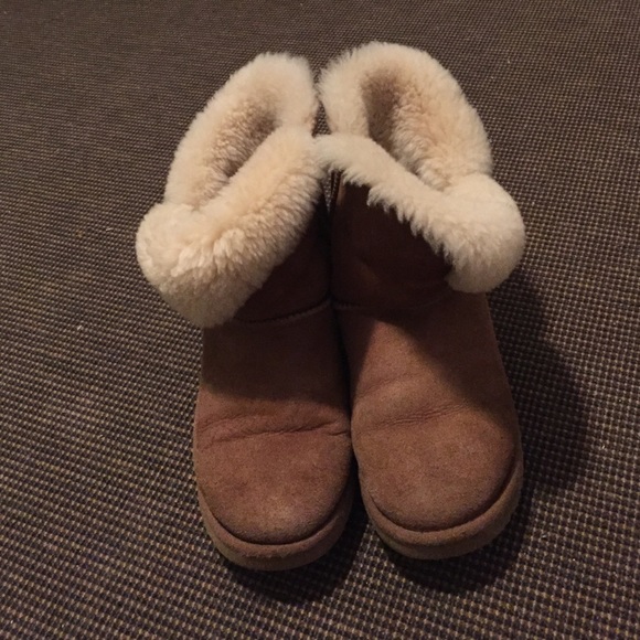 Chestnut Bailey button uggs