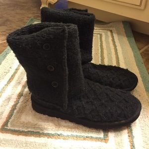 black 2 style UGG boots