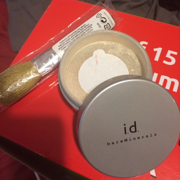 BareMinerals body shimmer and face brush