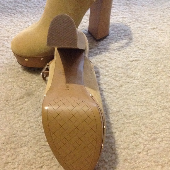 Brand new clogs from lulus - Picture 2 of 2