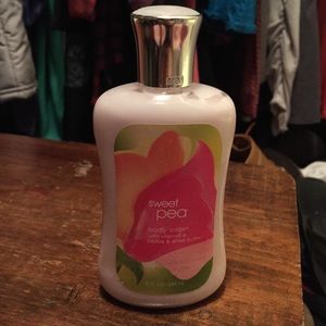 Bath and body works sweet pea lotion