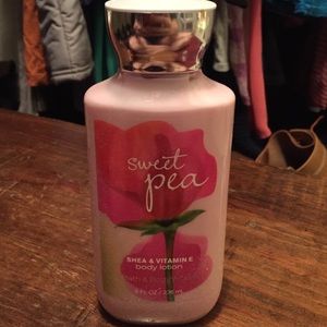 Bath and body works sweet pea lotion