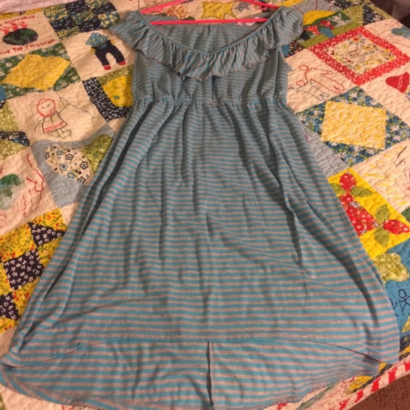 Blue/Gray stripped sexy flowy dress. Fresh for☀️🔥