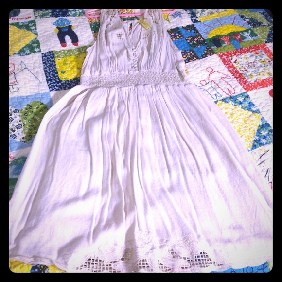 Very sexy, beachy dress. Embroidered details.