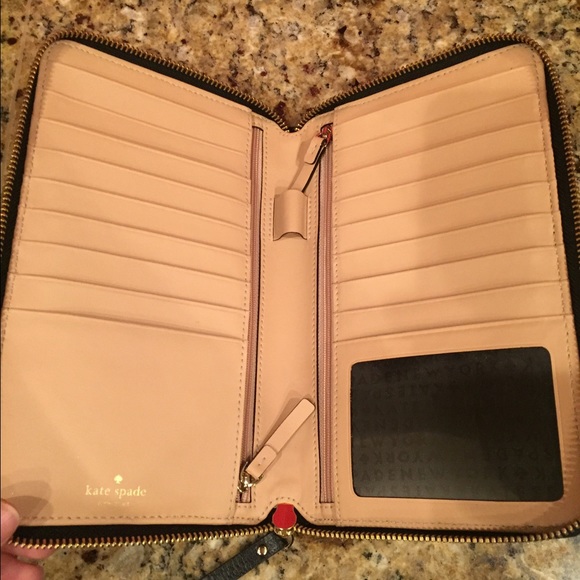 Kate Spade Travel Wallet - Picture 2 of 2